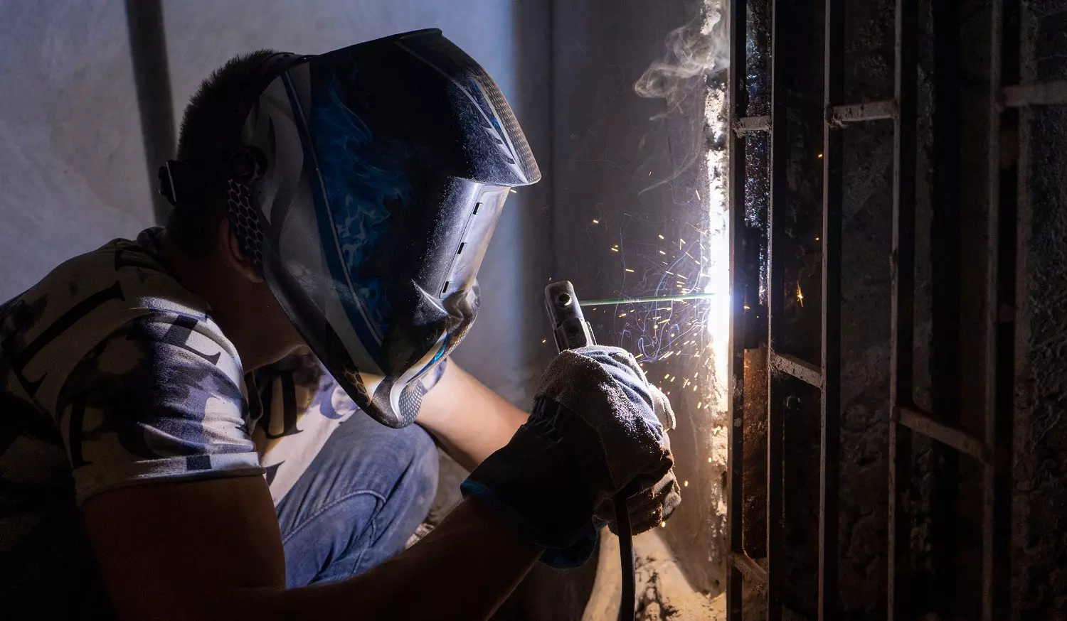 herrero-soldador-imagen reformas de fabricas